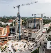  ?? PEDRO PORTAL pportal@miamiheral­d.com | Aug. 23, 2021 ?? A view of constructi­on that’s part of The Plaza Coral Gables project at 2901 Ponce de Leon Blvd., Coral Gables.