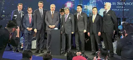  ??  ?? Grand opening: (From left to right) Four Seasons Hotel operations president (Asia Pacific) Rainer Stampfer, regional vice president Antoine Chahwan, Roelens, Sultan Nazrin, Selangor Sultan Sharafuddi­n Idris Shah, Tengku Amir Shah, Venus Assets Sdn Bhd executive directors Datuk David Ban and Zahir Kelvin Ong Abdullah.