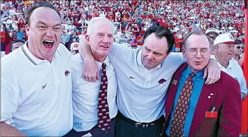  ?? Arkansas Democrat-Gazette file photo ?? Arkansas defensive coordinato­r Keith Burns (from left), Athletic Director Frank Broyles, Coach Houston Nutt and Chancellor John White embrace after the Razorbacks — a year after losing to Tennessee 28-24 in Knoxville, Tenn. — held on to beat the...