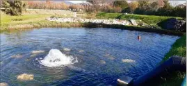  ?? ?? La prise d’AquaRenova sur le Roubaud permet de réalimente­r la nappe de quelque 400 000 m3 d’eau par an. Un volume dont la qualité est contrôlée par deux sondes installée dans une première bâche, explique Aurélien Aussibal.