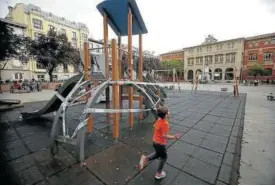  ?? Foto: Javier Bergasa ?? Un parque infantil precintado en Pamplona.