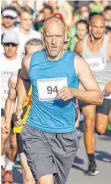  ?? FOTO: ROLF SCHULTES ?? Rund 300 Läufer werden heute wieder beim Aulendorfe­r Stadtlauf erwartet.