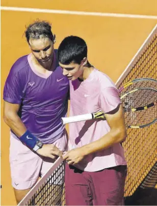  ?? //AFP ?? Alcaraz recibió una clase magistral de su ídolo Rafa Nadal