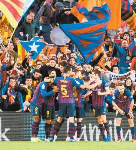  ??  ?? Barcelona se llevó con facilidad el Clásico y exhibió al Real Madrid.