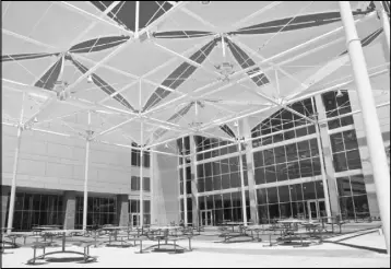  ?? CHRISTOPHE­R DeVARGAS (2011) ?? The patio area of the UNLV Student Union is shown in this 2011 photo. On Tuesday evening, without giving notice to UNLV, motorcycle patrol officers from North Las Vegas conducted what the city described as a routine training exercise on the patio,...