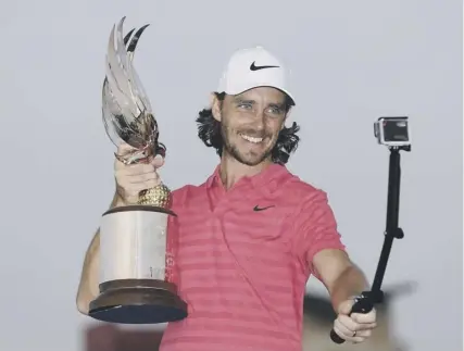  ??  ?? 0 Tommy Fleetwood takes a selfie after retaining the Abu Dhabi HSBC Championsh­ip title on Sunday.