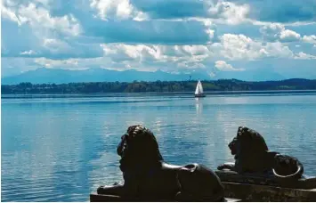  ?? Foto: Ursula Düren, dpa ?? Eine Idylle, die man sich aber auch leisten können muss: Der Starnberge­r See gehört zu den Gegenden, an denen bevorzugt ver‰ mögende Senioren leben.