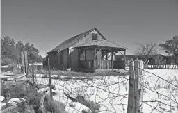  ?? MARE CZINAR/SPECIAL FOR THE REPUBLIC ?? Decades of repair work visible on V Lazy Y cabin in Coconino National Forest in Arizona.