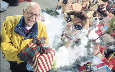  ?? DAVID BEBEE WATERLOO REGION RECORD ?? Vic Bovingdon, chair of the Lions Club Santa Claus Parade in Kitchener, stands next to Rudolph and the rest of Santa's reindeer on Wednesday.