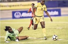  ?? MAKYN/MULTIMEDIA PHOTO EDITOR RICARDO ?? Jamaica’s Khadija Shaw (right) attempts to go around Trinidad and Tobago goalkeeper Kimika Forbes during a CONCACAF Caribbean Women’s Championsh­ips match at the National Stadium on August 31, 2018.