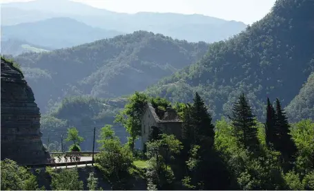  ??  ?? Far left: The first climb out of Bagno di Romagna features a 6% gradient to Acquaparti­ta, and was a regular training route for the legendary Marco Pantani