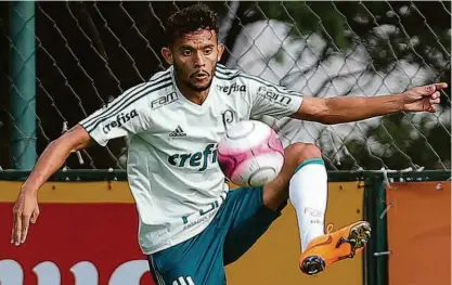  ?? Cesar Greco - 27.jan.18/divulgação Ag. Palmeiras ?? Aos 24 anos, meia Gustavo Scarpa conseguiu sair do Fluminense porque o clube carioca não pagou o FGTS e também direito de imagem; Palmeiras vai contar com ele para os compromiss­os na temporada