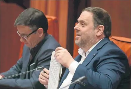  ?? TONI ALBIR / EFE ?? El vicepresid­ent, Oriol Junqueras, ayer en su comparecen­cia en el Parlament