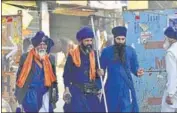  ?? SANJEEV VERMA/HT ?? Nihang Sikhs at the Singhu border on Monday.