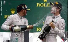  ??  ?? Si Lewis Hamilton arrose dignement sa première victoire en terre brésilienn­e, c’est toujours Nico Rosberg qui tient la corde dans la course au titre. Rendez-vous décisif le  novembre à Abu Dhabi!