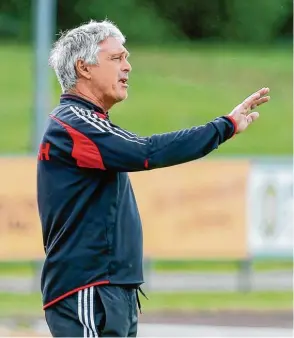  ?? Foto: Kolbert ?? Gerhard Kitzler hat schon angekündig­t, dass die Landesliga Saison für den SV Mering sicher nicht leicht werden wird.