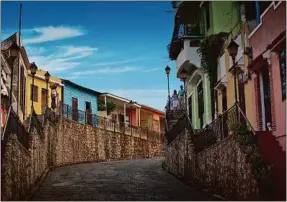  ??  ?? Santo Domingo est le point de départ de votre road trip sur l’île.