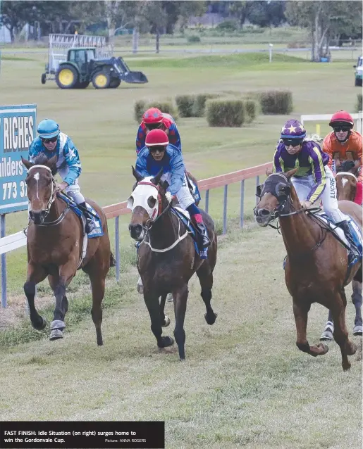  ?? Picture: ANNA ROGERS ?? FAST FINISH: Idle Situation (on right) surges home to win the Gordonvale Cup.