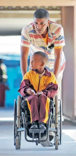  ?? PICTURE: TRACEY ADAMS ?? LOVES SCHOOL: Shardiq Stemmet, eight, who was caught in gang crossfire, leaves school with his father, Magadien.