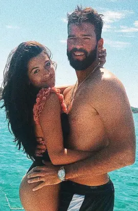  ?? GETTY IMAGES/INSTAGRAM ?? Perfect match: Alisson relaxes with his wife Natalia and (left) plays with his daughter at the World Cup