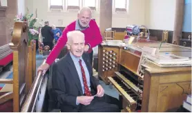  ?? ?? Return Organist Lex Dunlop, pictured with session clerk Clifford Cooke, received applause as he was welcomed back to Blairgowri­e Parish Church on Sunday