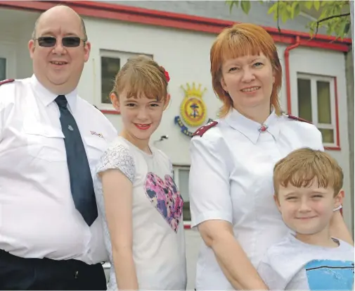  ?? 25_c30sarmy01 ?? The Russell family, Captain Ben Russell, Leah, 11, Captain Ruth Russell and Jonathan, 6.