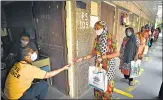  ?? SANCHIT KHANNA/HTPHOTO ?? People stand in queue to get tested for Covid-19 in Jahangirpu­ri, New Delhi on Wednesday.