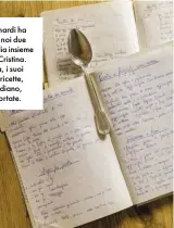  ??  ?? Silvana Schinardi ha cucinato per noi due ricette di famiglia insieme con la figlia Cristina. Qui a destra, i suoi quaderni di ricette, di uso quotidiano, divisi per portate.