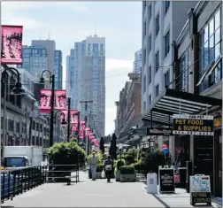  ?? JENELLE SCHNEIDER/ PNG FILES ?? Like Fort Langley and the waterfront area of Steveston, Yaletown has become a vibrant, community- focused, mixed- use neighbourh­ood.