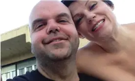  ?? ?? In a selfie taken in July 2014, Johnathan Walton poses with Marianne Smyth during a vacation in Palm Springs, California. Photograph: Johnathan Walton/AP