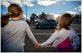  ??  ?? Left, As motorists find crossing Kimbolton Rd more stressful and challengin­g, nearby pedestrian crossings are also becoming more hazardous.