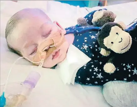  ?? AP ?? Charlie Gard tiene un grave deterioro cerebral; la duda ahora es si el tratamient­o mejoraría algo su vida