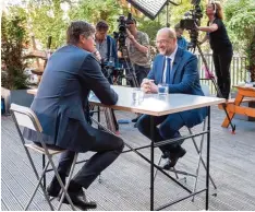  ?? Foto: Jule Roehr, ZDF/dpa ?? SPD Spitzenkan­didat Martin Schulz versichert im „ZDF“Sommerinte­rview, dass er weiterhin fest an seine Chancen auf das Kanzleramt glaubt.