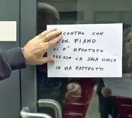  ??  ?? «Plastifica­to» L’ingresso della sede del Pd di Legnago