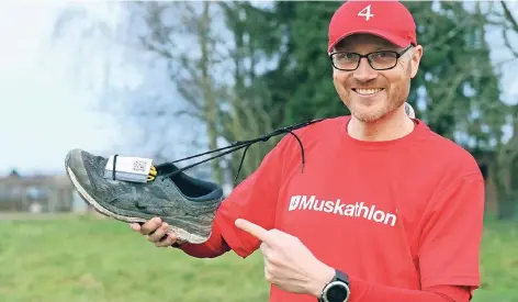  ?? FOTO: UWE MISERIUS ?? Ausgleich für den Bürojob: Ralf Weske nahm am vergangene­n Wochenende beim Königsfors­t-Lauf teil um, sich auf die eigentlich­e Herausford­erung vorzuberei­ten – ein Marathon im ostafrikan­ischen Tansania.