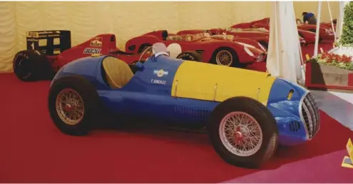  ??  ?? Gonzalez’s early Ferrari, in Argentine national colours