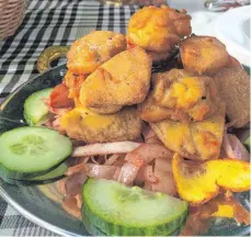  ?? FOTO: NYF ?? Klassische Vorspeise: Mixed Pakora, in Kichererbs­enteig ausgebacke­nes Gemüse und Hühnchen.