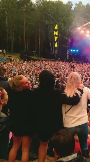  ??  ?? GJENSYN: Dette bildet ble tatt på den siste Hovefestiv­alen i 2014. Da hørte 10.000 me nnesker på gruppa Bastille på Amfiscenen.