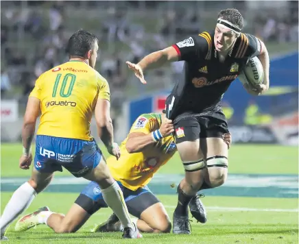  ?? Picture / Getty Images ?? Brodie Retallick was pivotal in dragging the Chiefs back into last night’s match, scoring two tries.