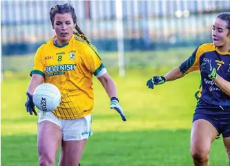  ??  ?? Aisling Egan of Tourlestra­ne in action with Glanmire’s Lucy Cashman.