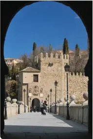  ?? ?? ABOVE LEFT The distinctiv­e bridge into Toledo
ABOVE RIGHT The River Tagus in Toledo