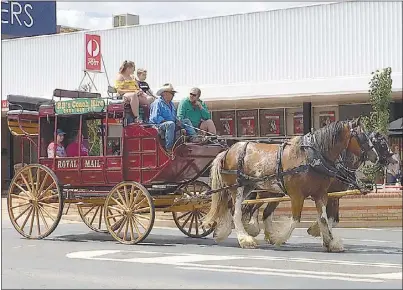  ??  ?? Our photograph­er Darcee grabbed a photo of the horse-drawn carriage that was giving free joyrides around Dubbo's CBD before Christmas. "Those horses are so well educated to just plod amongst so many vehicles, especially as the streets are so busy ahead of Christmas," Darcee commented.