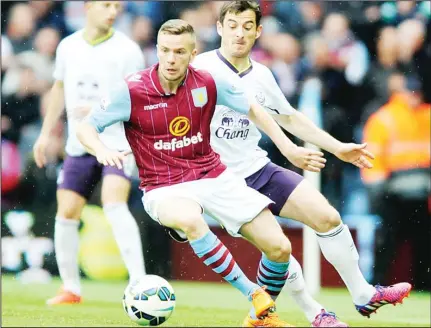  ??  ?? Everton’s Leighton Baines (right), contests the ball with Villa’s Tom Cleverley during the English Premier League soccer match between Aston Villa and
Everton at Villa Park, Birmingham, England on May 2. (AP)