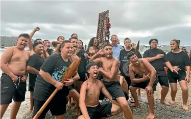  ?? TAURAPA/STUFF ?? Prime Minister Chris Hipkins with waka paddlers at Waitangi yesterday. Iwi leaders in Waitangi have urged the Government to stick to the Three Waters reforms.