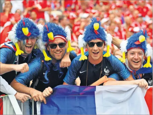 ??  ?? SE QUEDAN. Los franceses apoyaron a su selección en Moscú y quieren seguir en Luzhnikí hasta la final.