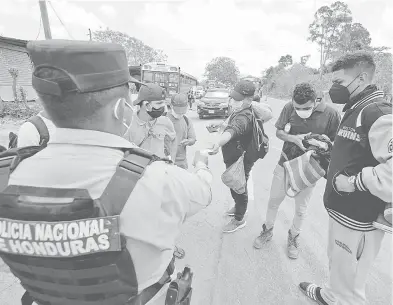  ??  ?? Policía
YOSEPH AMAYA/REUTERS