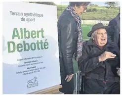  ?? Archives Le Réveil Normand ?? Lors de l’inaugurati­on du terrain synthétiqu­e du collège Jean Moulin