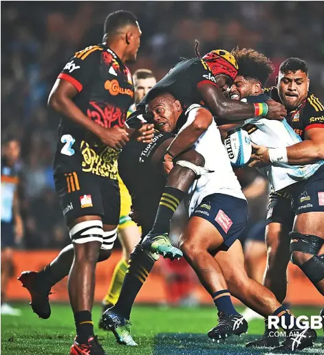  ?? Photo: rugby.com.au ?? Chiefs No.8 Pita Gus Sowakula (wearing head gear) tussles for the ball against Rob Valetini of the Brumbies during their Super Rugby Pacific clash at the FMG Stadium Waikato in Hamilton on May 7, 2022. Brumbies won 38-28 and host Crusaders at the GIO Stadium in Canberra this Friday night.