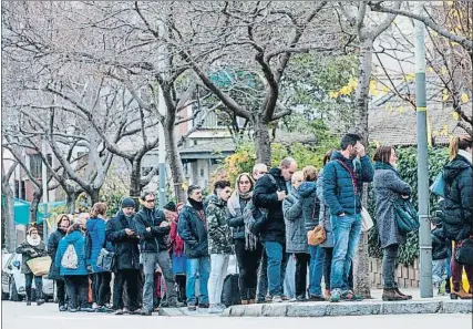  ?? ENRIC FONTCUBERT­A / EFE ?? Las proyeccion­es sobre la economía no han hecho cambiar el sentido del voto de muchos electores