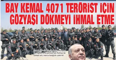  ??  ?? Erdoğan, Polis Günü’nde Cumhurbaşk­anlığı koruma polisleriy­le Külliye’de sohbet etti, hatıra fotoğrafı çektirdi.